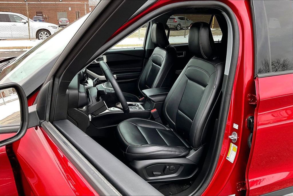 Certified 2022 Ford Explorer XLT w/ Equipment Group 202A image 23