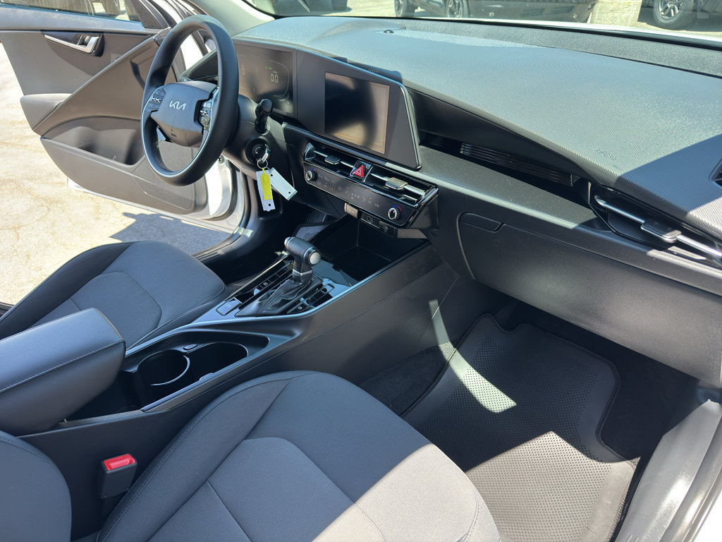 Used 2025 Kia Niro LX FWD image 24
