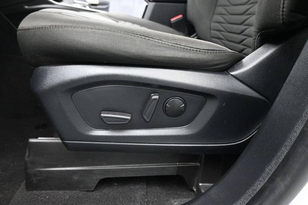 Certified 2021 Ford Explorer XLT RWD image 11