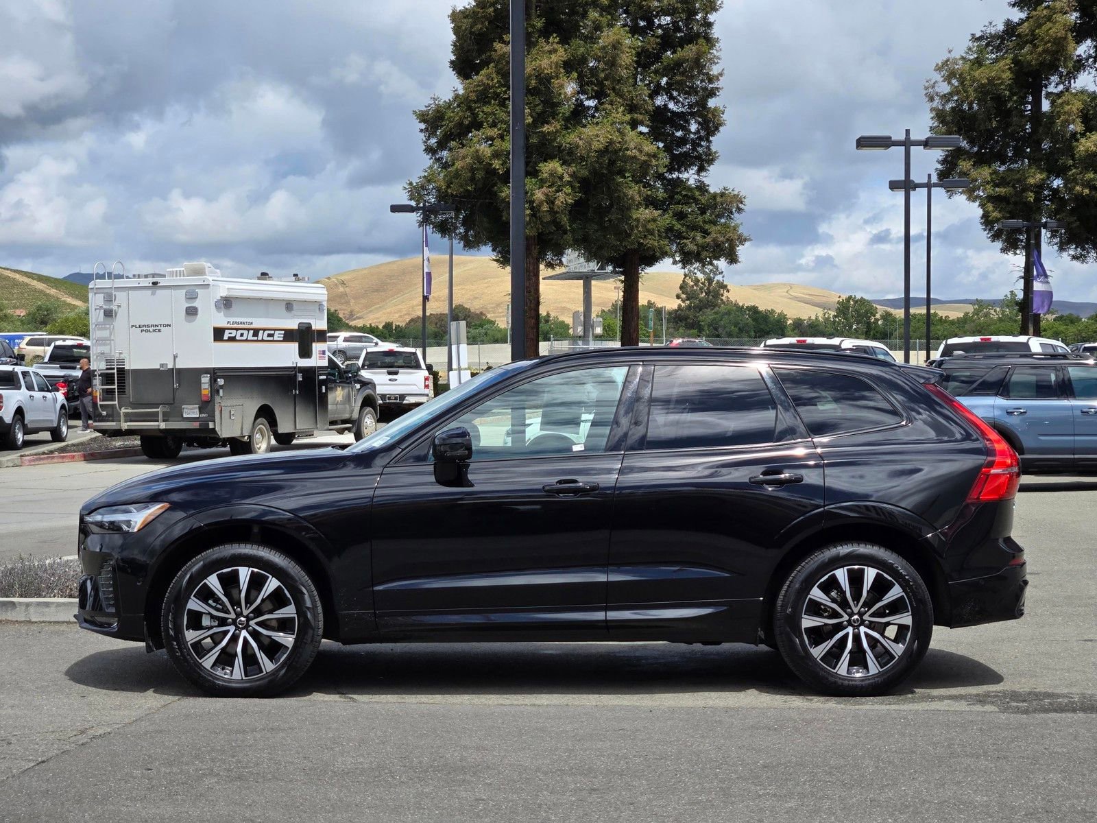 Used 2025 Volvo XC60 B5 Plus AWD/4WD image 7