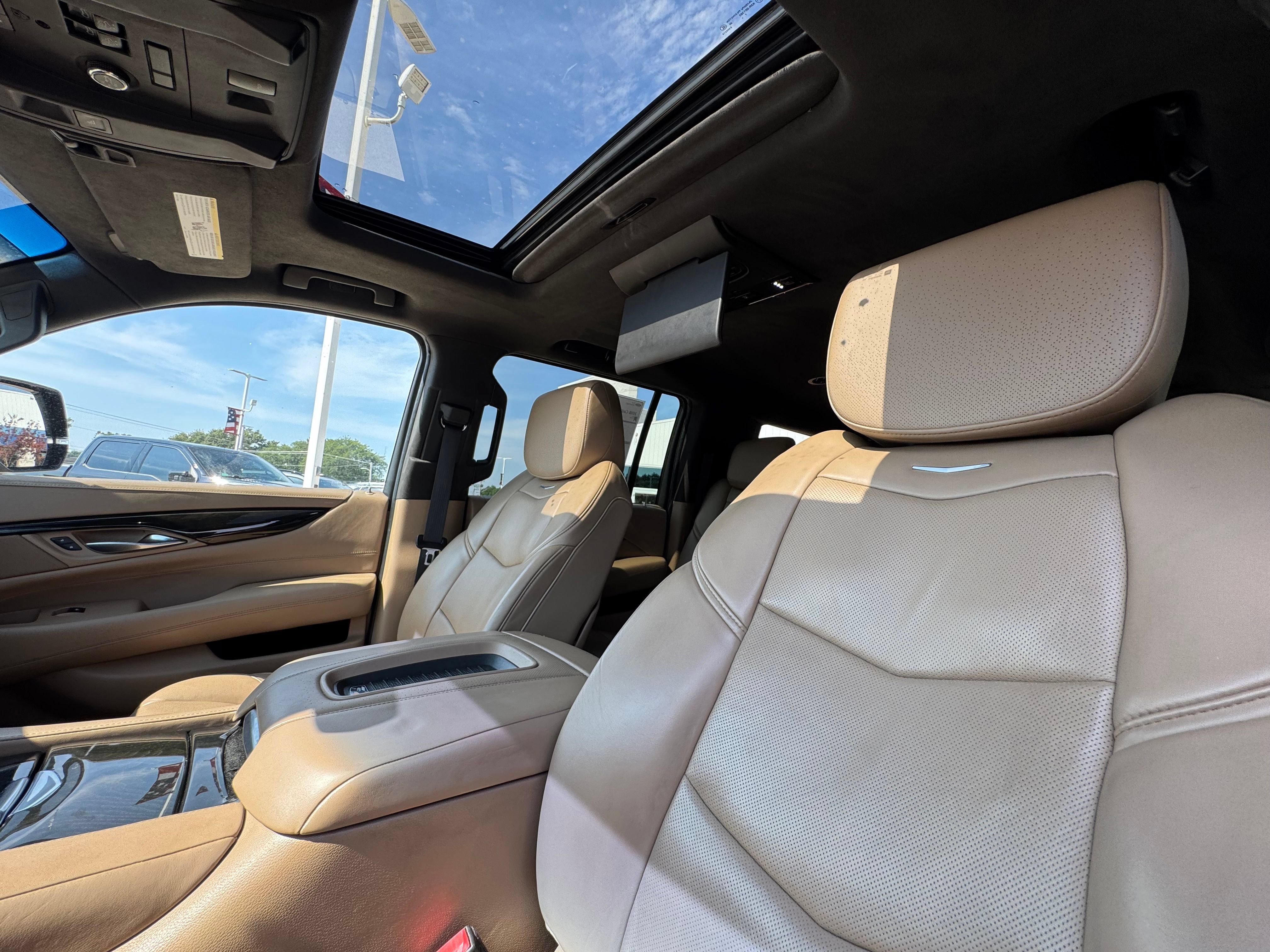 Used 2018 Cadillac Escalade ESV Platinum AWD/4WD image 37