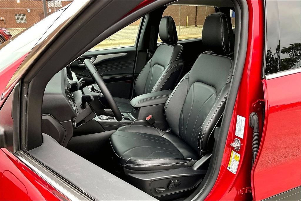 Certified 2025 Ford Escape SE w/ PHEV Premium Package FWD image 24