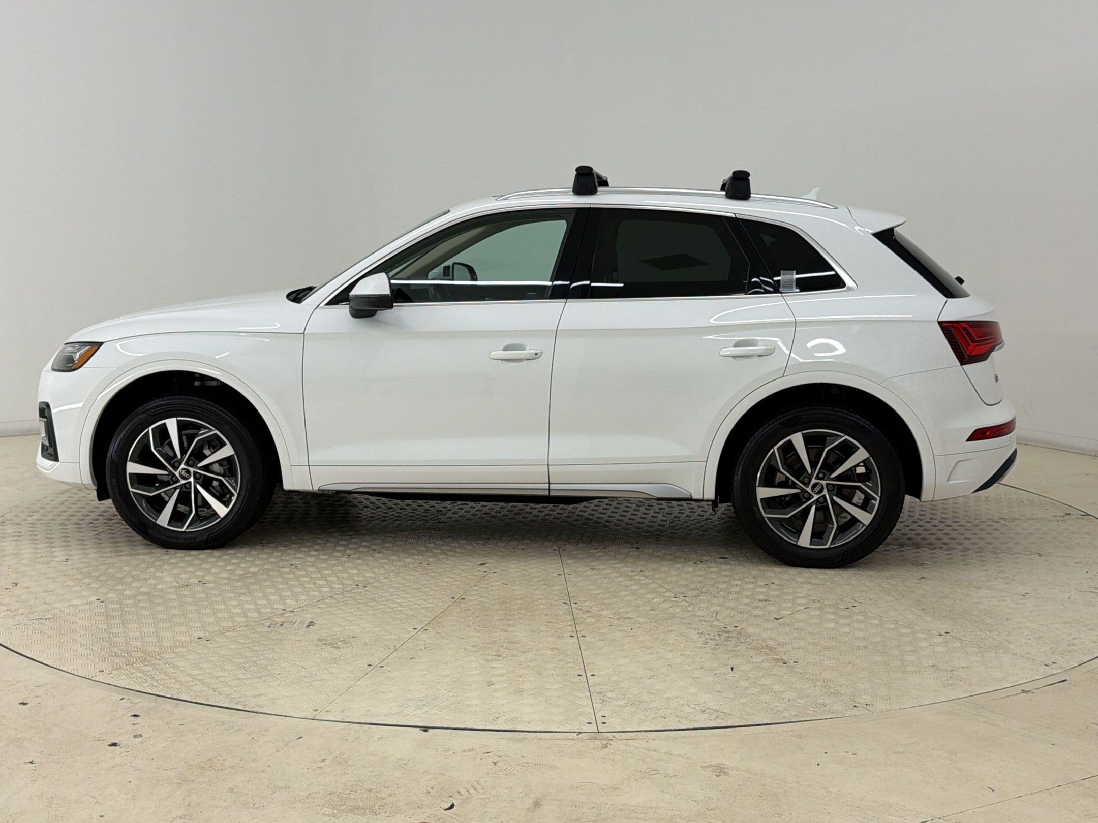 Used 2021 Audi Q5 2.0T Premium w/ Convenience Package AWD/4WD image 2