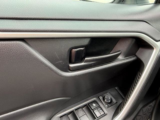 Used 2021 Toyota RAV4 LE image 13