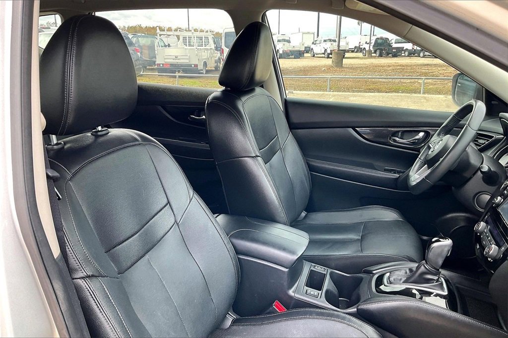 Used 2017 Nissan Rogue SL w/ SL Premium Package image 30