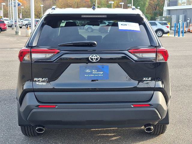 Used 2021 Toyota RAV4 XLE w/ Convenience Package image 3