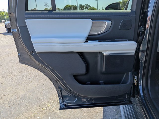 Certified 2025 Ford Expedition Platinum w/ Driver's Package AWD/4WD image 26