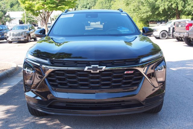 Used 2025 Chevrolet Trax RS w/ Driver Confidence Package FWD image 2
