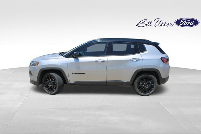 Used 2022 Jeep Compass Latitude w/ Sun and Sound Group FWD image 8