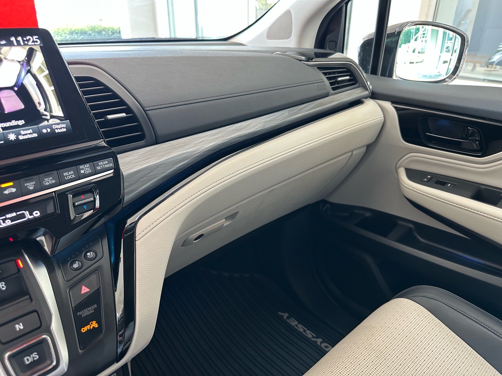 Used 2025 Honda Odyssey Elite image 32