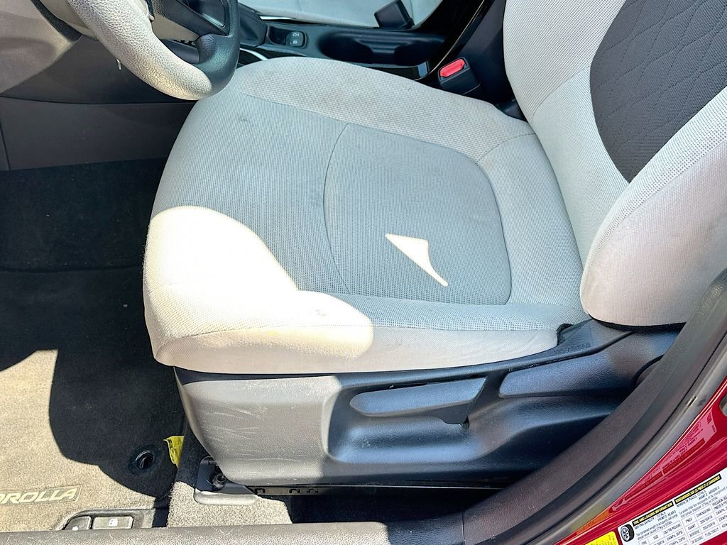 Used 2022 Toyota Corolla LE image 9