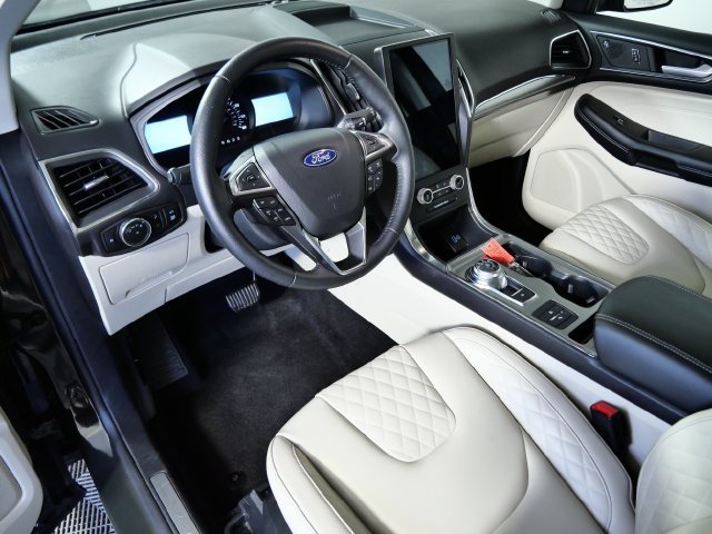 Certified 2024 Ford Edge Titanium AWD/4WD image 3