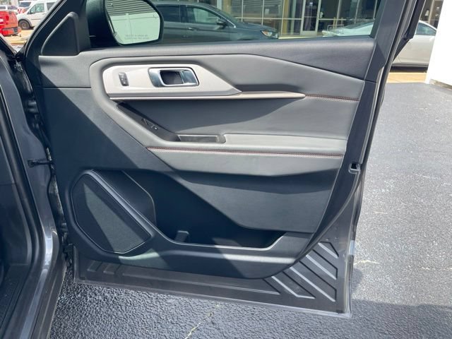 Certified 2025 Ford Explorer Active RWD image 19