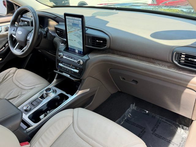 Certified 2020 Ford Explorer Platinum w/ Premium Technology Package AWD/4WD image 30