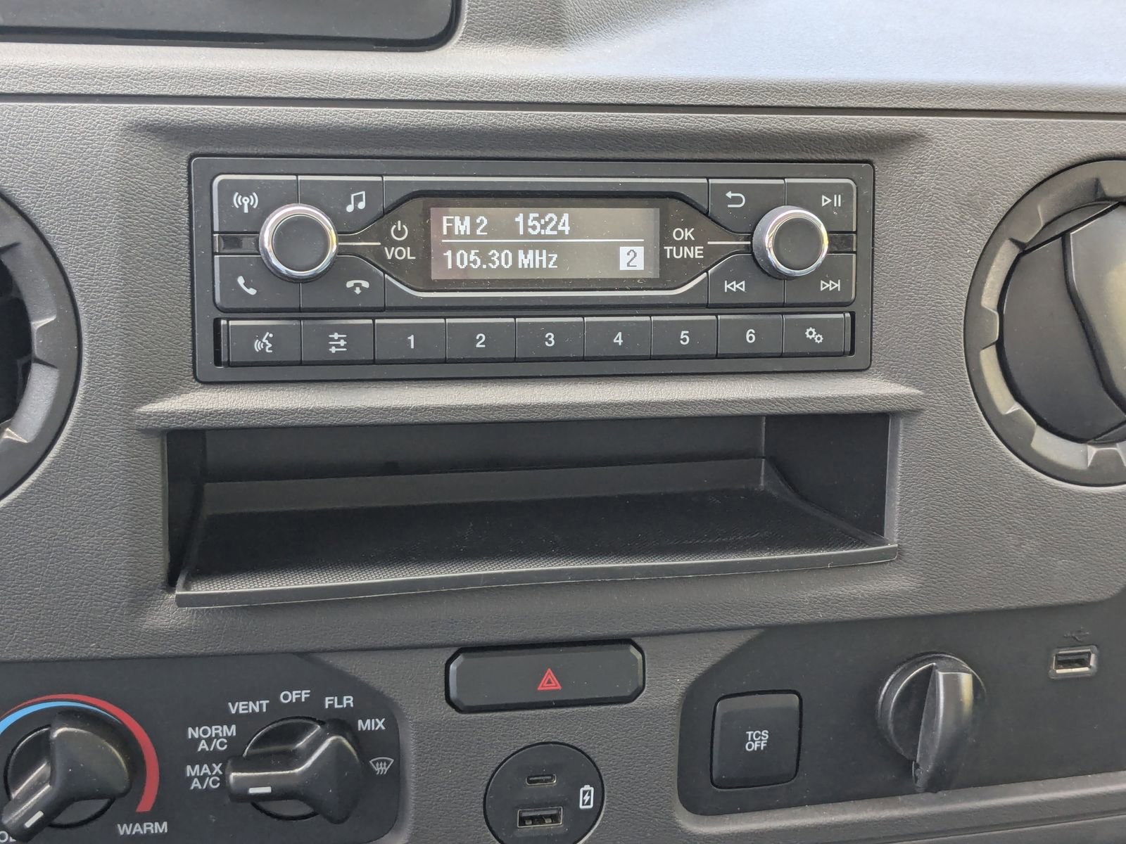 Certified 2024 Ford E-350 and Econoline 350 Super Duty w/ Power Windows & Locks Group image 19