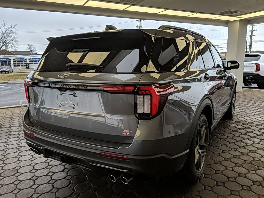 Certified 2025 Ford Explorer ST image 3