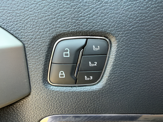 Certified 2022 Ford F350 Lariat w/ Lariat Value Package AWD/4WD image 24