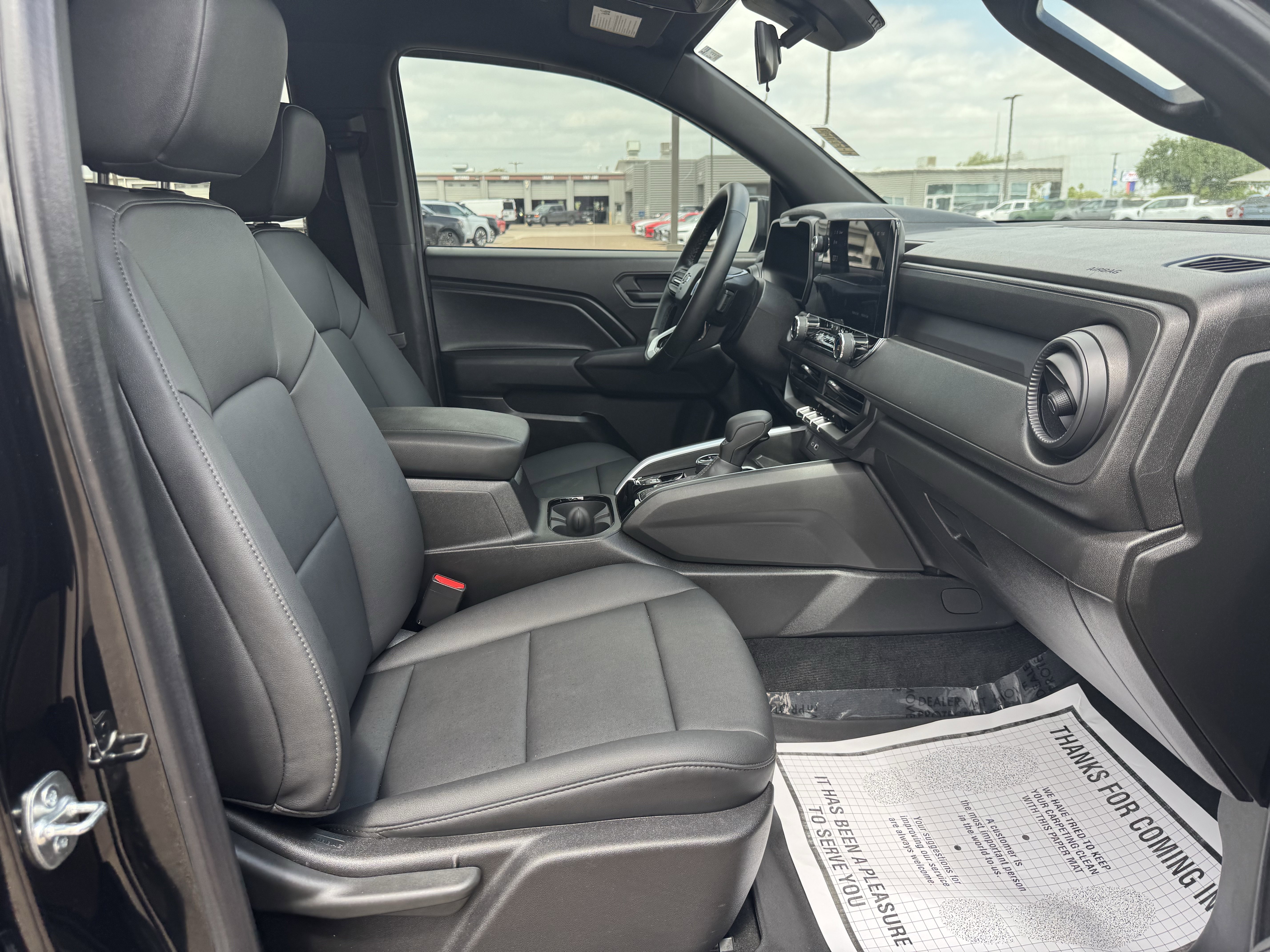 Used 2025 Chevrolet Colorado Trail Boss AWD/4WD image 35