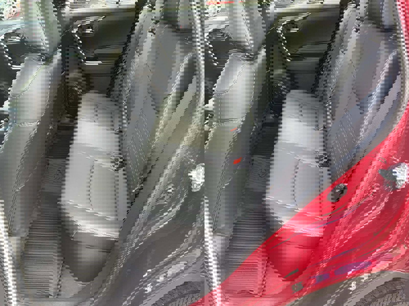 Used 2022 Toyota RAV4 XLE Premium image 12