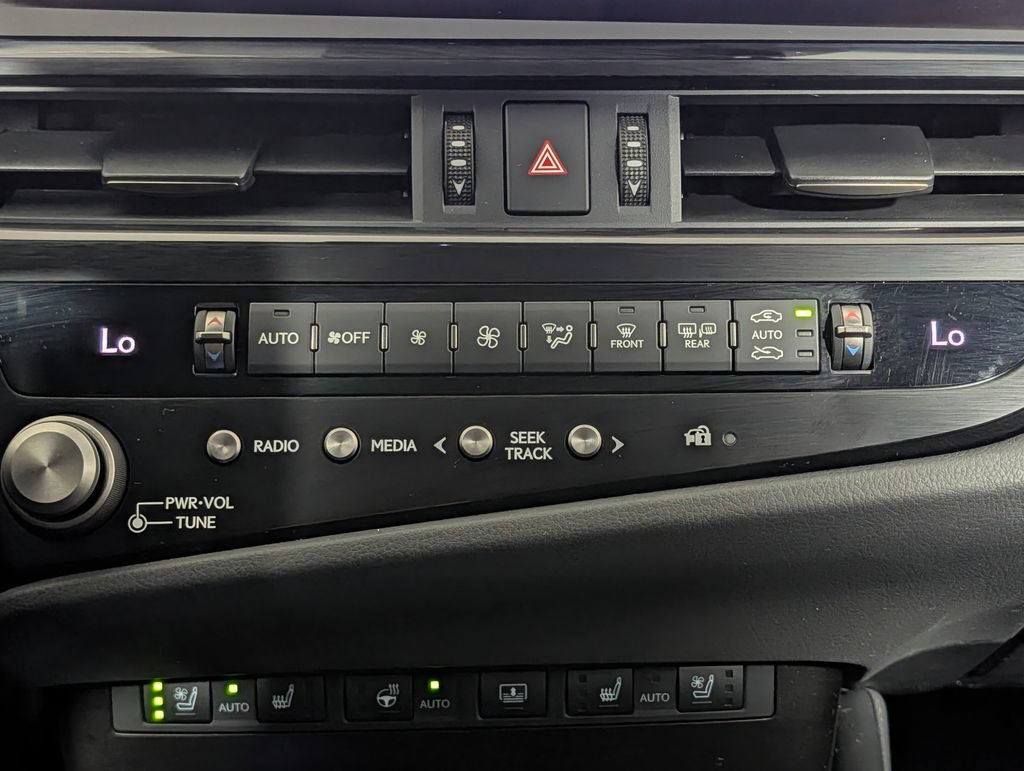 Used 2023 Lexus ES 350 F Sport w/ Accessory Package (Z2) FWD image 17