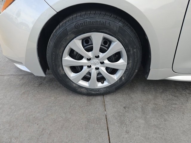 Used 2022 Toyota Corolla LE image 6