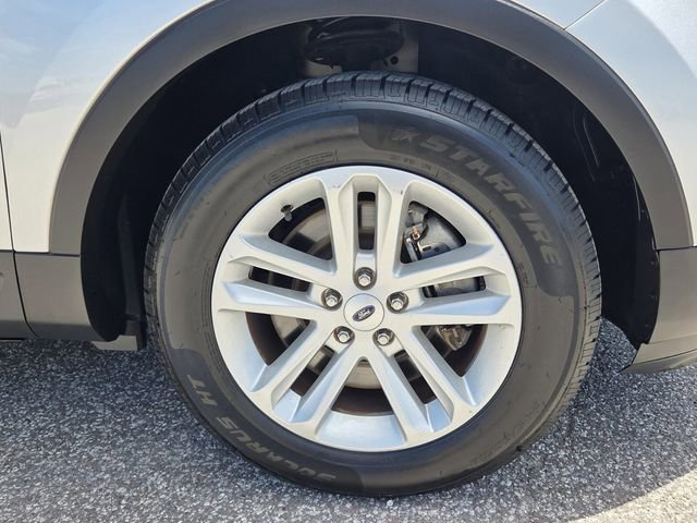 Certified 2017 Ford Explorer XLT w/ Equipment Group 201A FWD image 11