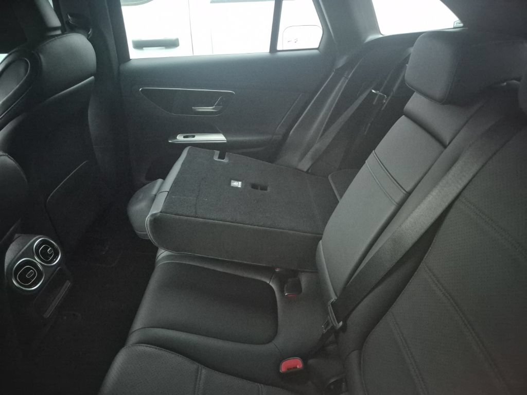 Used 2024 Mercedes-Benz GLC 300 4MATIC image 28