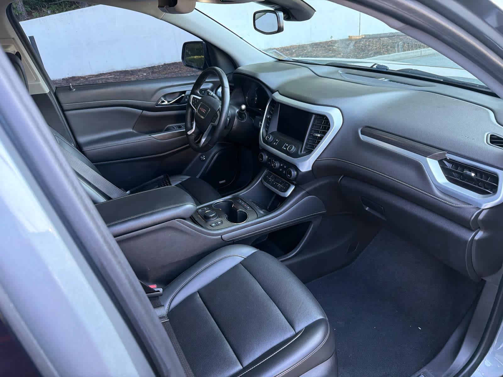 Used 2023 GMC Acadia SLT w/ Elevation Edition FWD image 6