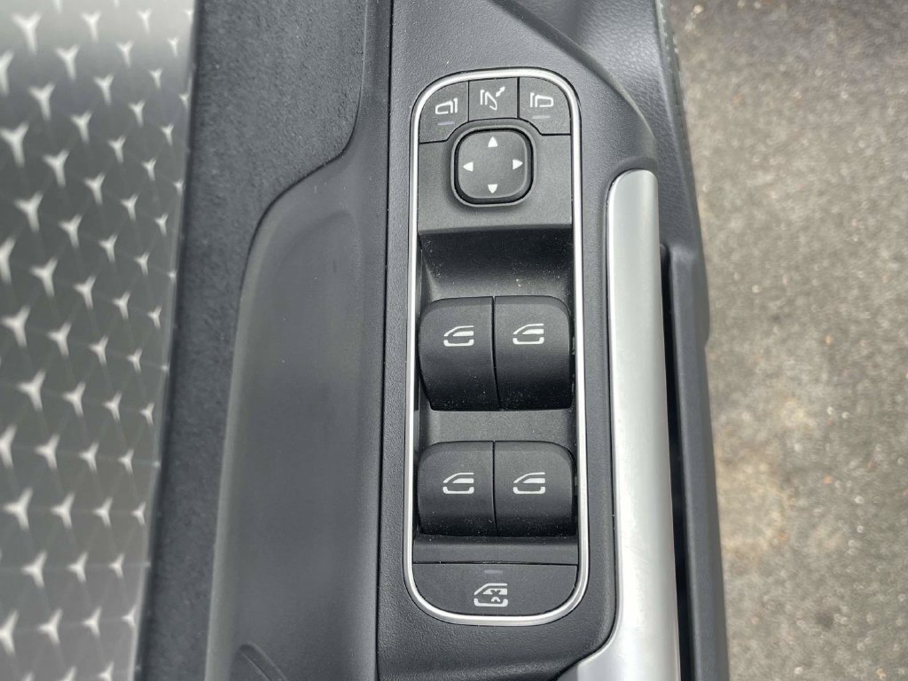 Used 2025 Mercedes-Benz GLA 250 image 16