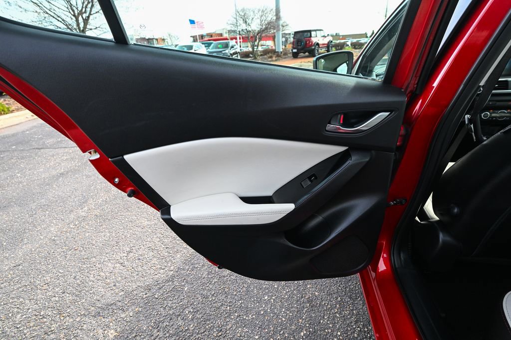 Used 2018 MAZDA MAZDA3 Grand Touring w/ Premium Equipment Package FWD image 21