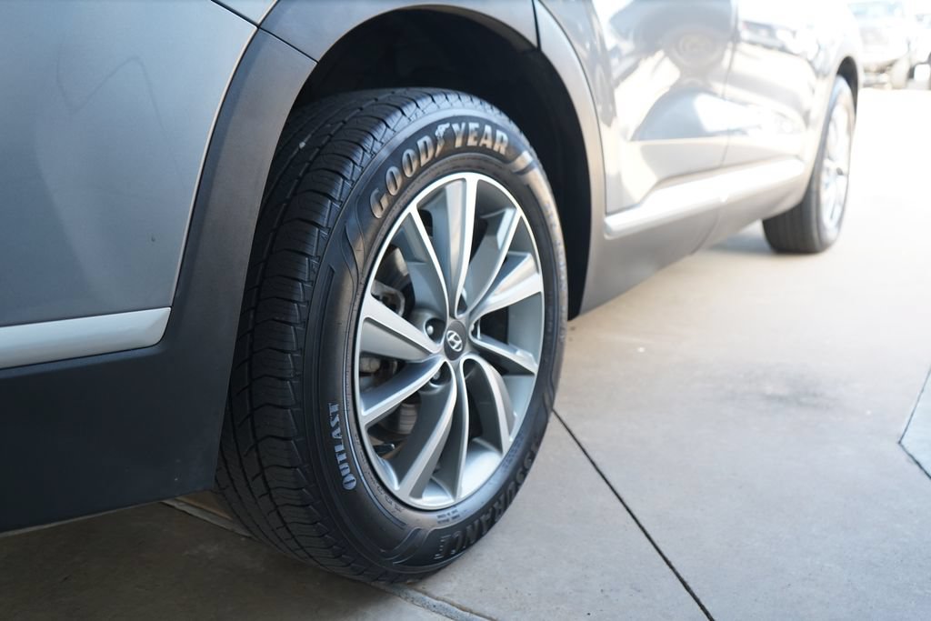 Used 2019 Hyundai Santa Fe SEL FWD image 8