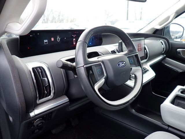 Certified 2025 Ford Expedition Max Platinum image 16