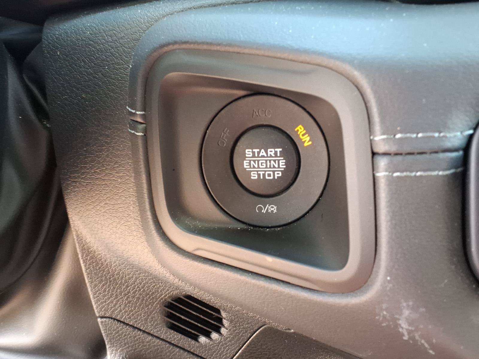 Used 2025 Jeep Gladiator Sport w/ Premium Package AWD/4WD image 12
