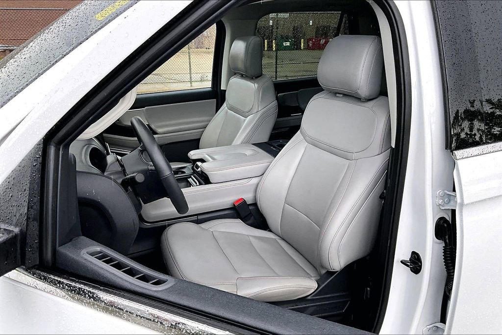 Certified 2025 Ford Expedition Active AWD/4WD image 24