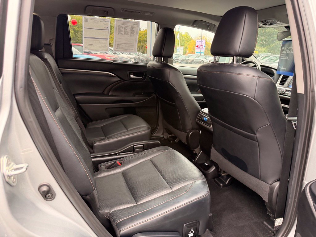Used 2019 Toyota Highlander Limited Platinum AWD/4WD image 19