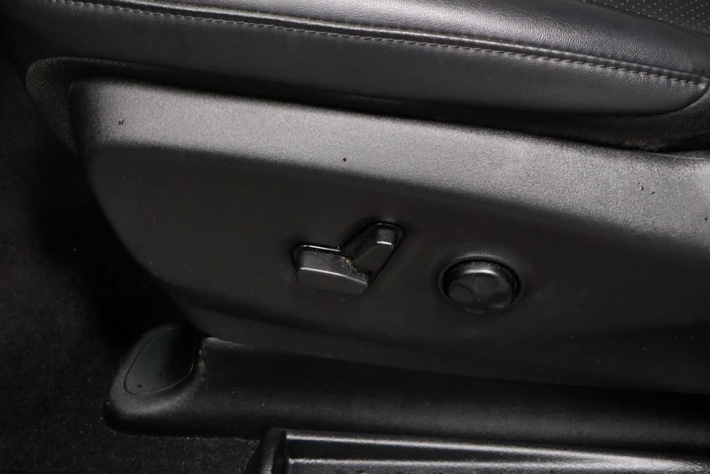 Used 2025 Chrysler Pacifica Select FWD image 23