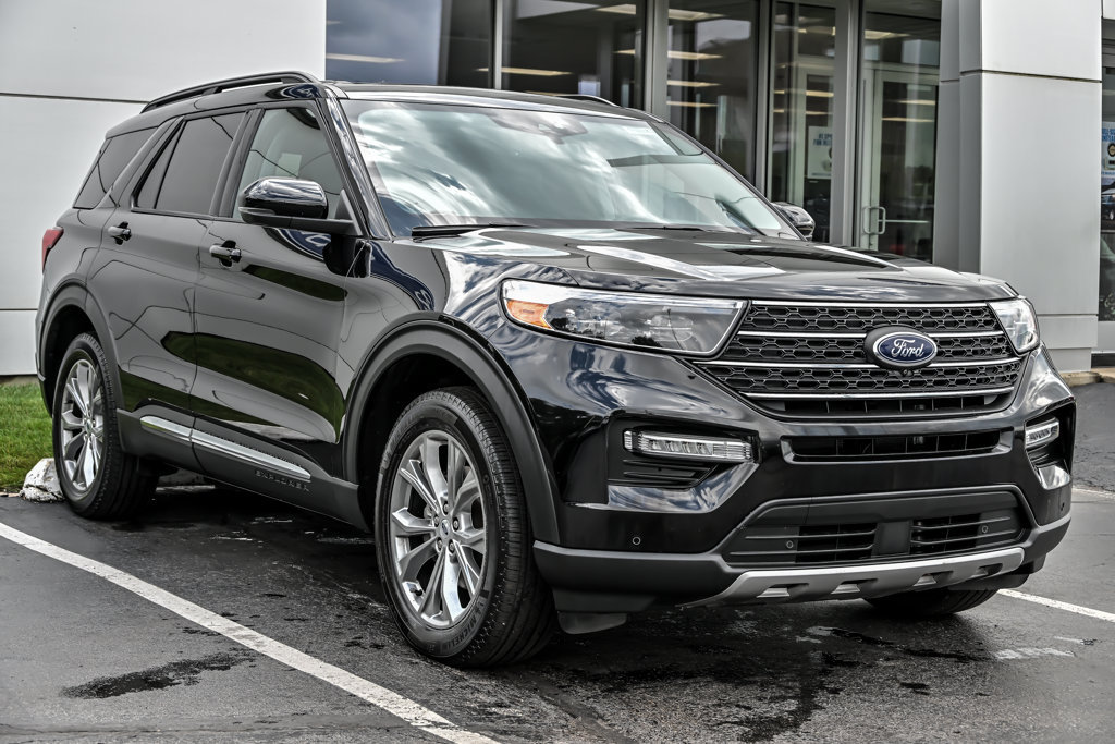 Certified 2023 Ford Explorer XLT w/ Equipment Group 202A AWD/4WD image 9