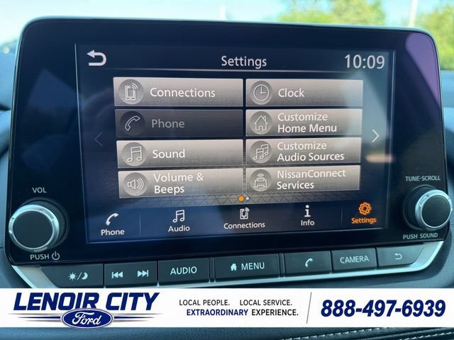 Used 2024 Nissan Rogue SV FWD image 25