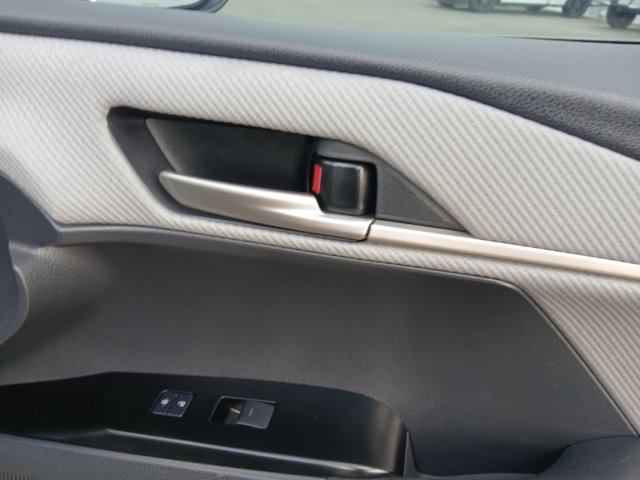Used 2025 Toyota Camry SE w/ Convenience Package FWD image 16