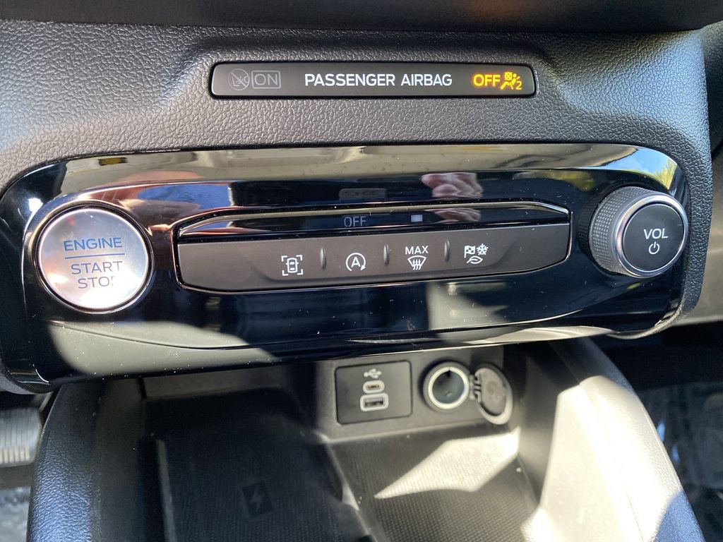 Certified 2025 Ford Escape Platinum image 22