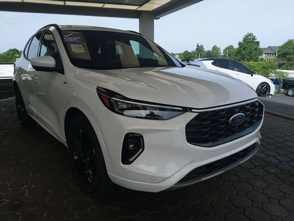 Certified 2023 Ford Escape ST-Line Elite AWD/4WD image 4