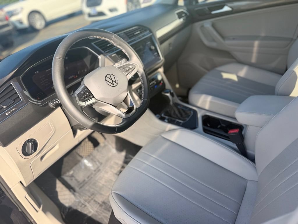 Used 2022 Volkswagen Tiguan SE FWD image 17