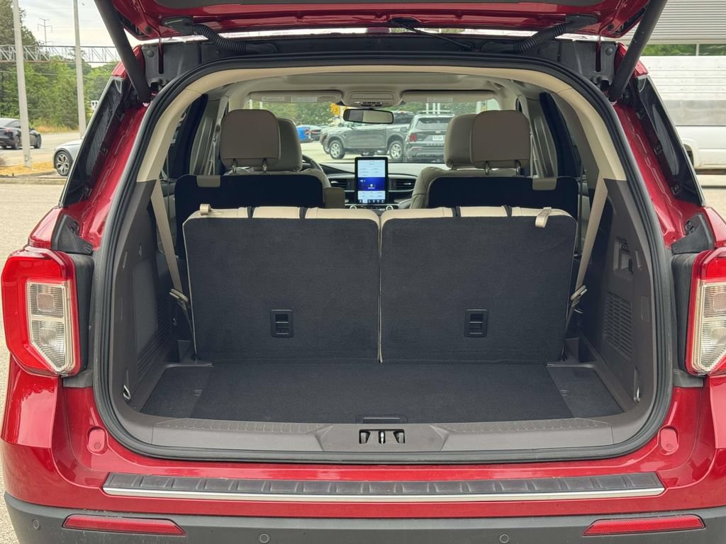 Certified 2023 Ford Explorer Platinum w/ Technology Package AWD/4WD image 15