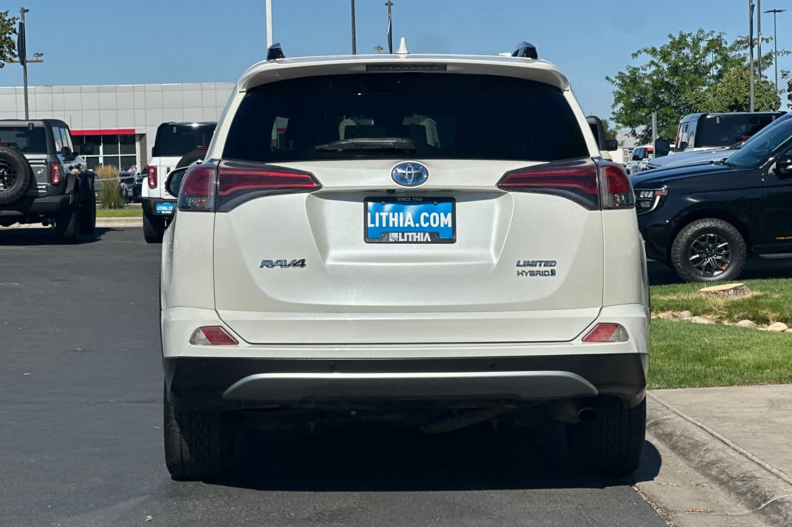 Used 2018 Toyota RAV4 Limited w/ Advanced Technology Package AWD/4WD image 7