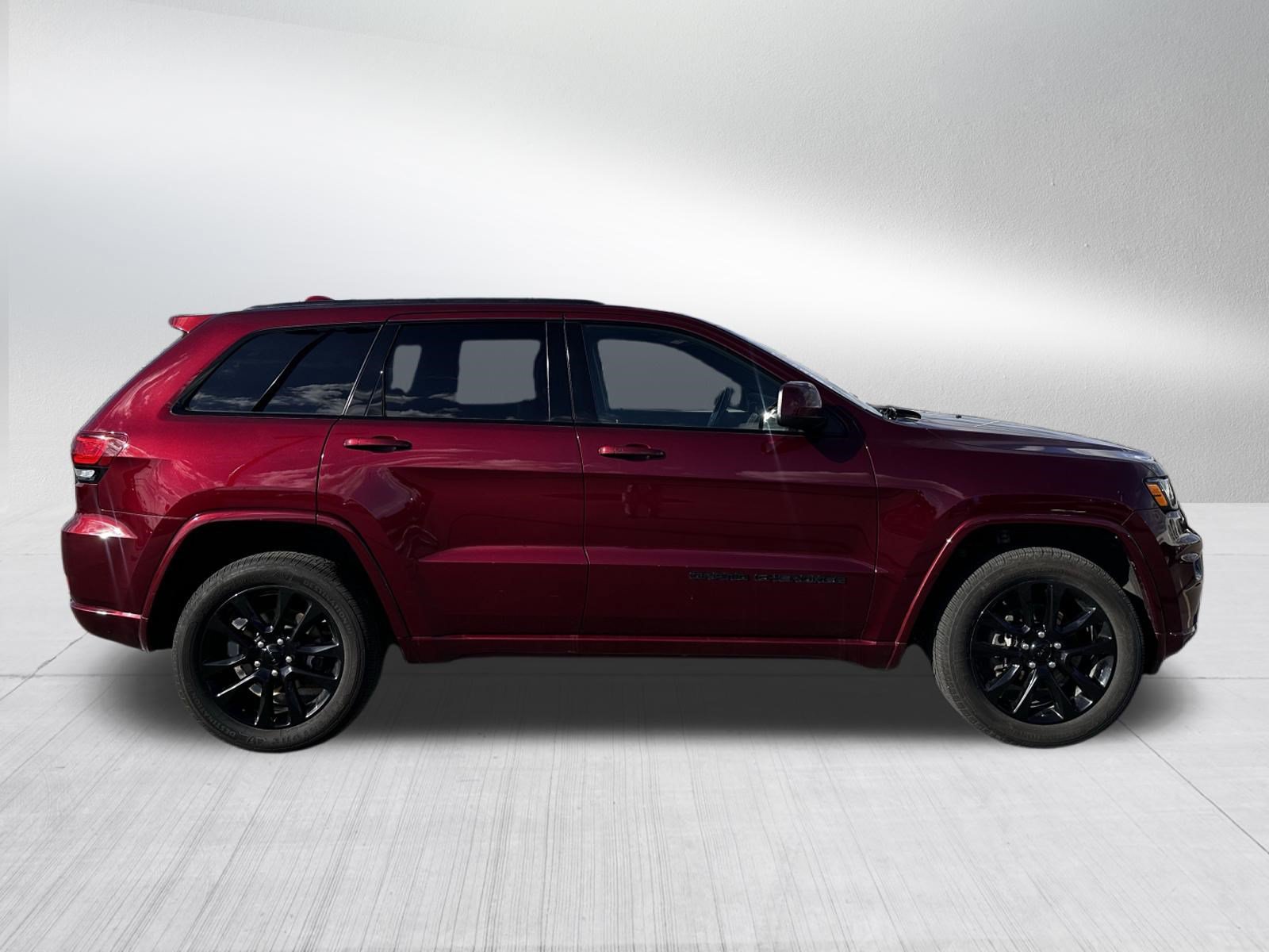 Used 2020 Jeep Grand Cherokee Altitude AWD/4WD image 8