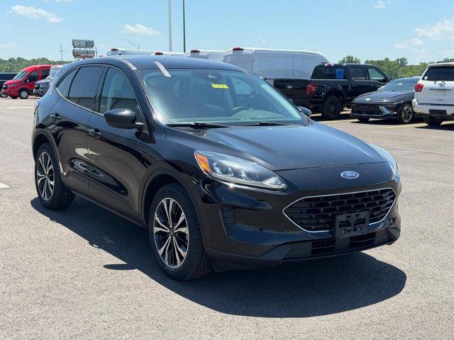 Certified 2021 Ford Escape SE w/ SE Sport Appearance Package AWD/4WD image 3
