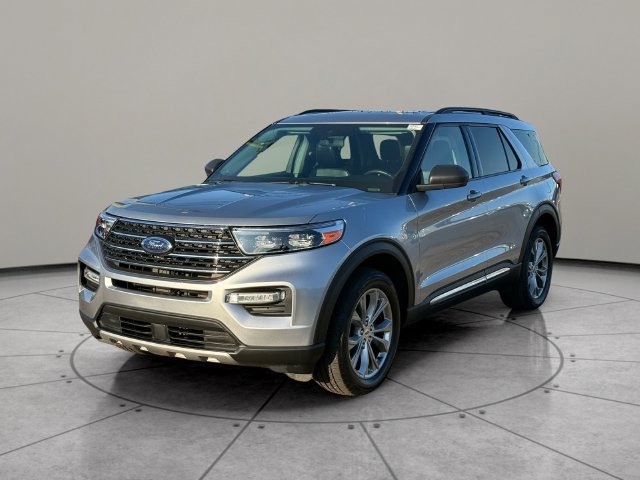 Certified 2022 Ford Explorer XLT w/ Equipment Group 202A AWD/4WD image 3