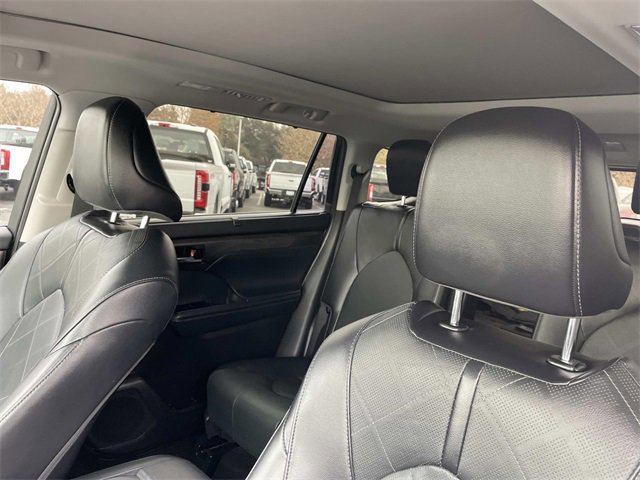Used 2022 Toyota Highlander Platinum image 21