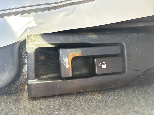 Used 2017 Subaru Impreza 2.0i AWD/4WD image 32