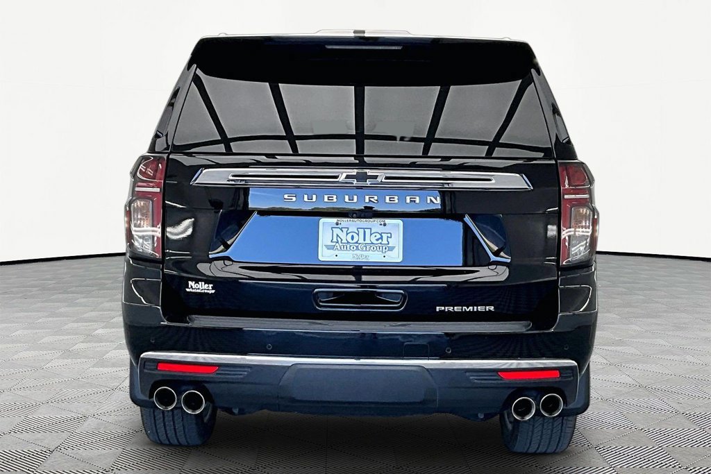 Used 2024 Chevrolet Suburban Premier AWD/4WD image 4
